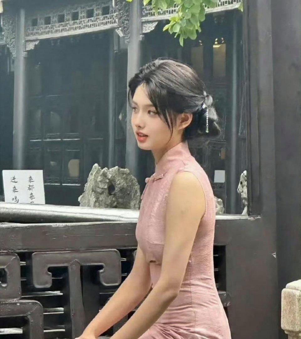 路人镜头下的艾米竟然长这样
