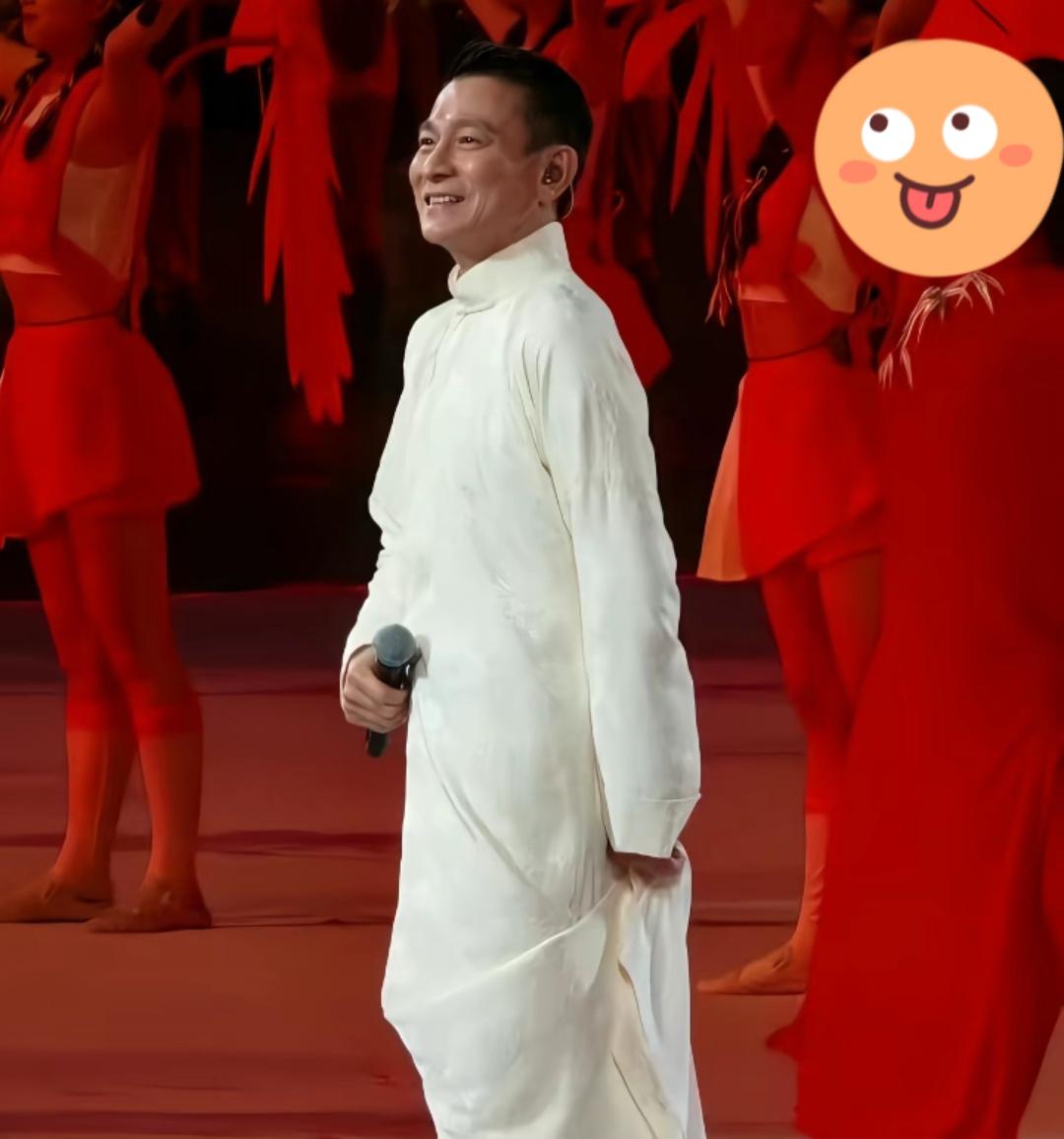 好多人掰扯，说刘德华唱功不行。演技也就算个平均分。但你发现没？但凡国家级