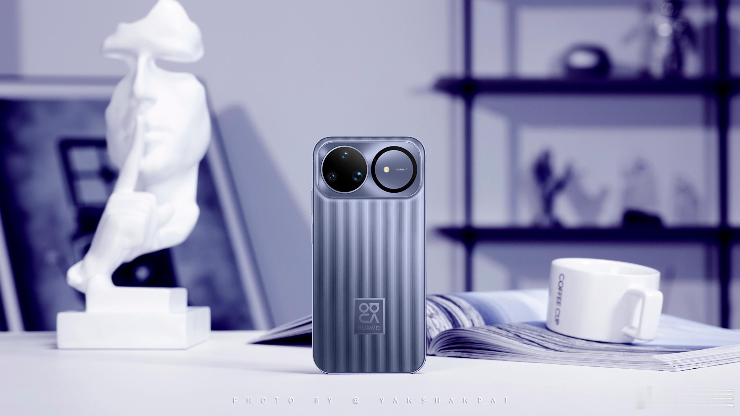 虽迟但到，我们拍的华为nova15Ultra图赏来了。“好搭紫”配色，在正常