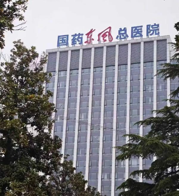 太炸裂了！湖北十堰一医院收费员这句话，把所有人都得罪了9月26日，一位网友带