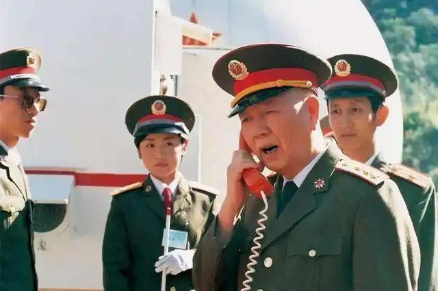 80年代末，海军司令员张连忠上将到汕头海军供应站检查。一进院子，他看见有台磅秤，