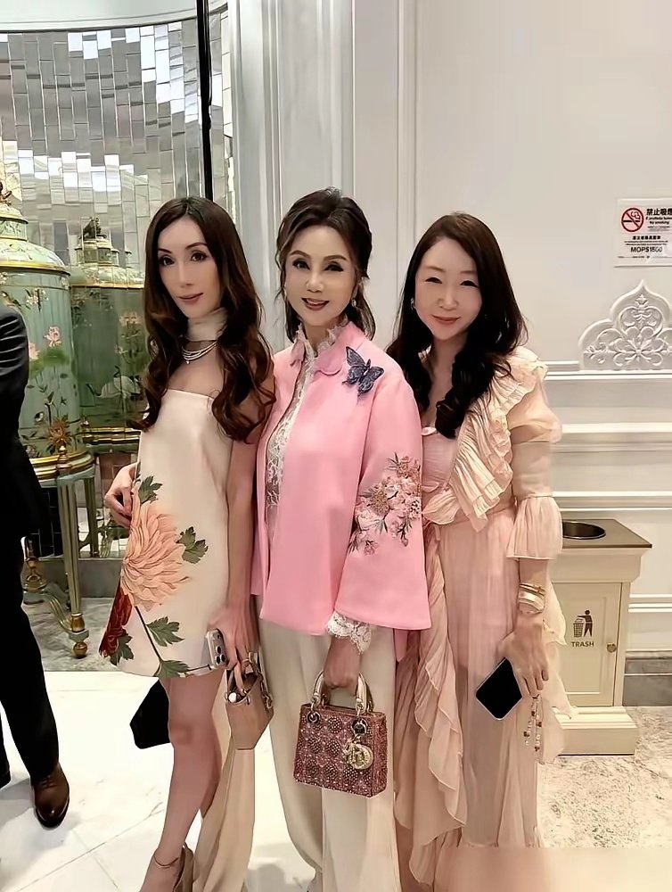 何猷君答谢宴，一群女人同框，最抓人的居然不是何超琼，也不是梁安琪。​