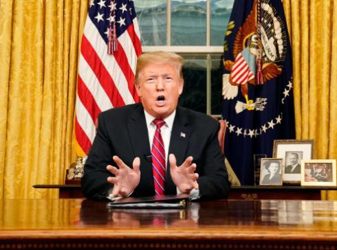 引发全球猜测！特朗普将在北京时间凌晨3点发布一份声明。根据白宫公布的行程安排