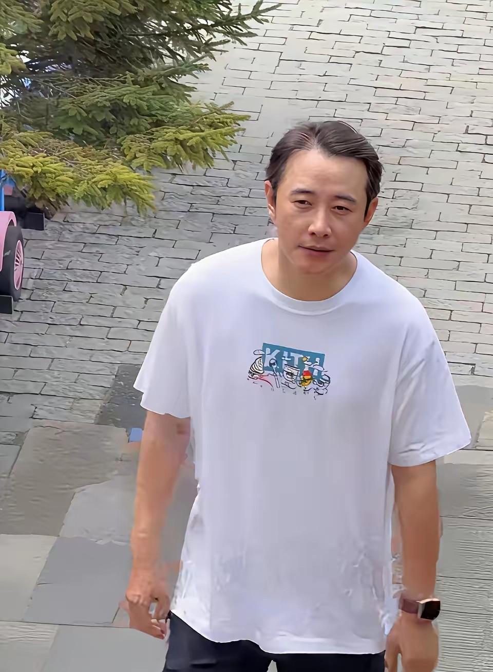 天呗！曾经我心中的偶像男神，现如今也发福走样了胖啥都有了。