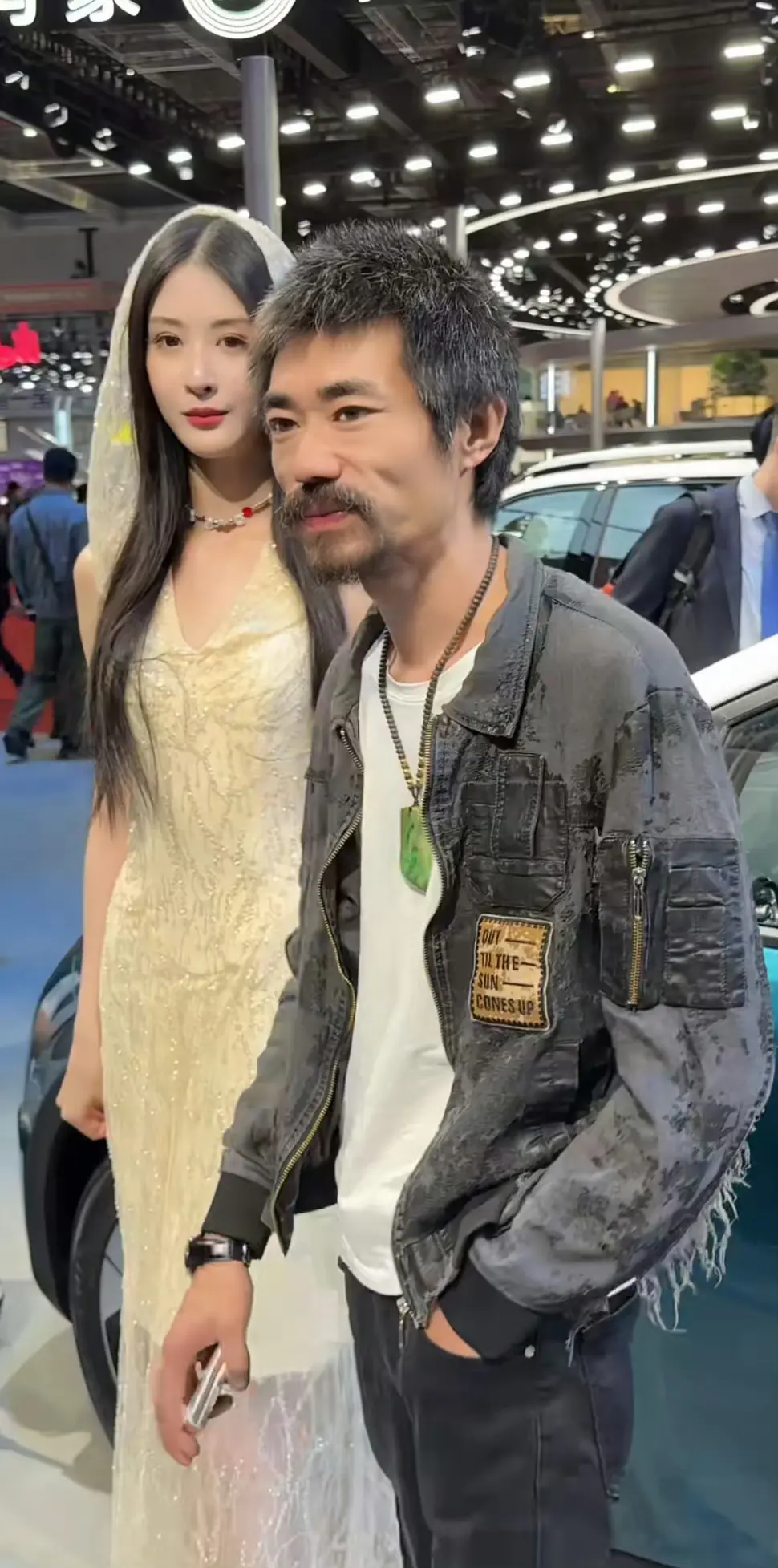 车展的哥们，一身下来500多w