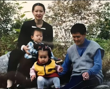 1991年，走红后的赵本山向妻子葛淑珍提出离婚，葛淑珍说：“离婚可以，那你要给我