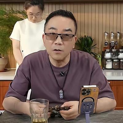 今天，和各位一起聊聊杨议放弃拜师侯宝林的原因是什么？据了解，著名相声演员侯宝林生