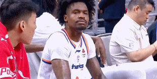 张皓嘉特别笨，跟杜润旺两次撞人都不能比，不起来不会更好吗？本来就是萨姆那抢