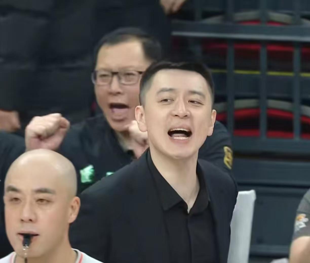 别看北京男篮在引援上豪赌，但是他们并没有碾压辽宁残阵的硬实力！昨天晚上这场比赛，