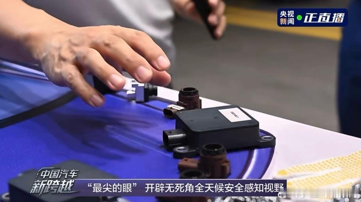 夜间开车最担心什么谁懂夜间开车的痛点昼夜温差大，车窗容易起雾遮挡视线，路边行人衣