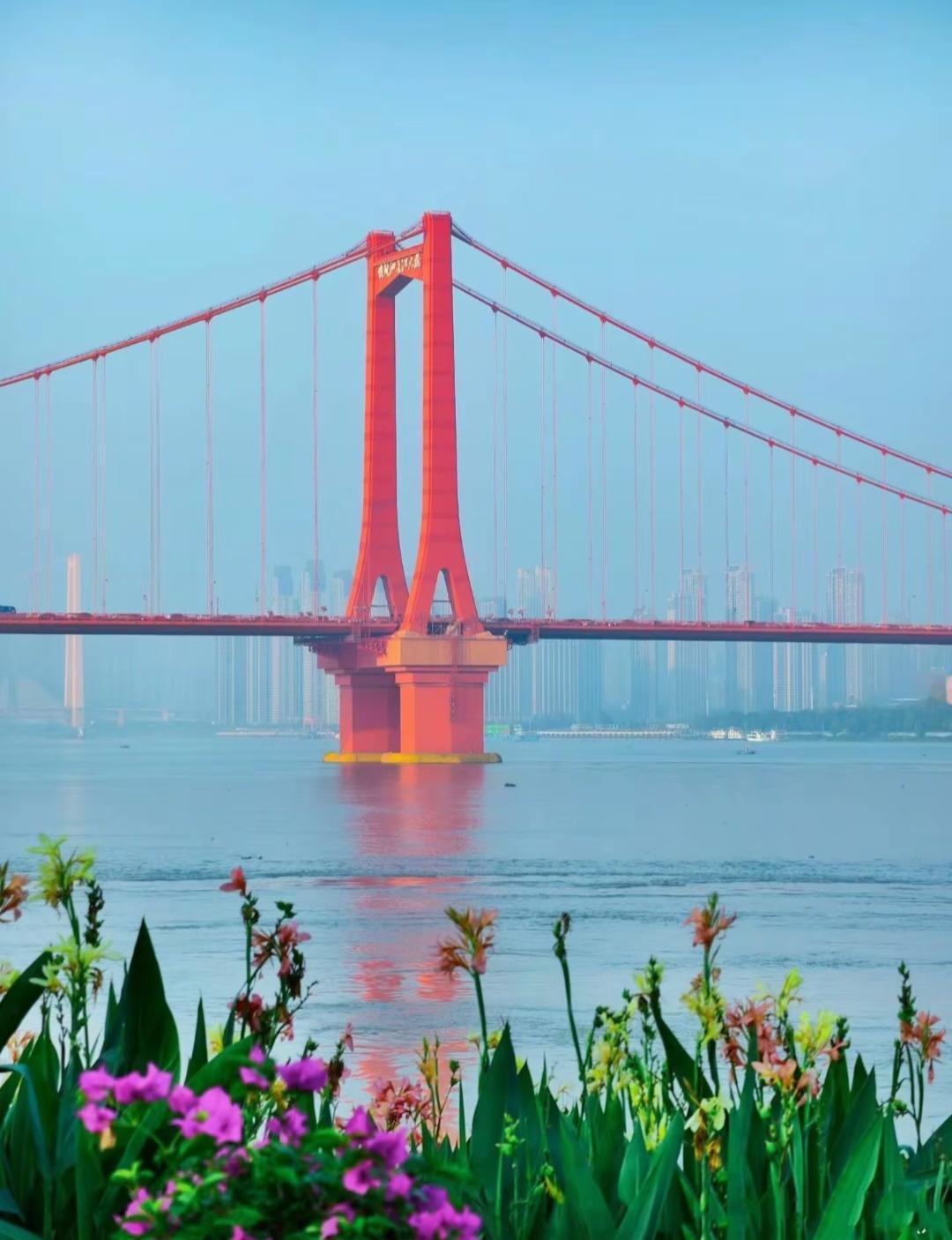 武汉武昌湾1956公园与毛主席还有一段缘分：昔年毛主席十四次从这里上下岸畅游长江