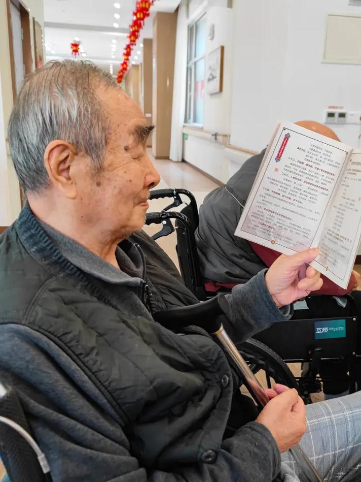 人都有老了那天，老了怎么办，如今多数老人不想给子女添麻烦，选择养老院安度晚年。