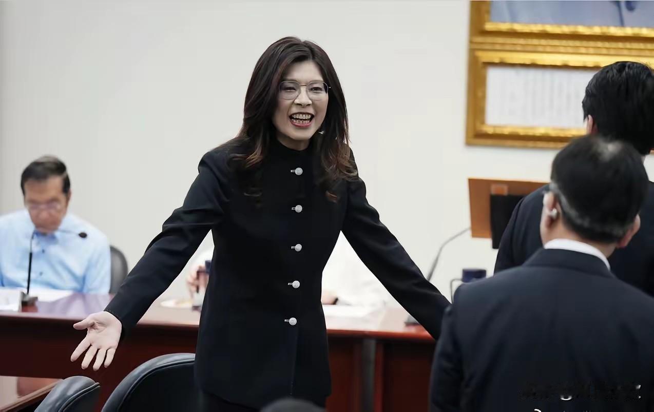 “路线是个纲，纲举目张”——这话放在国民党身上，现在最考验郑丽文：路线定了，派系