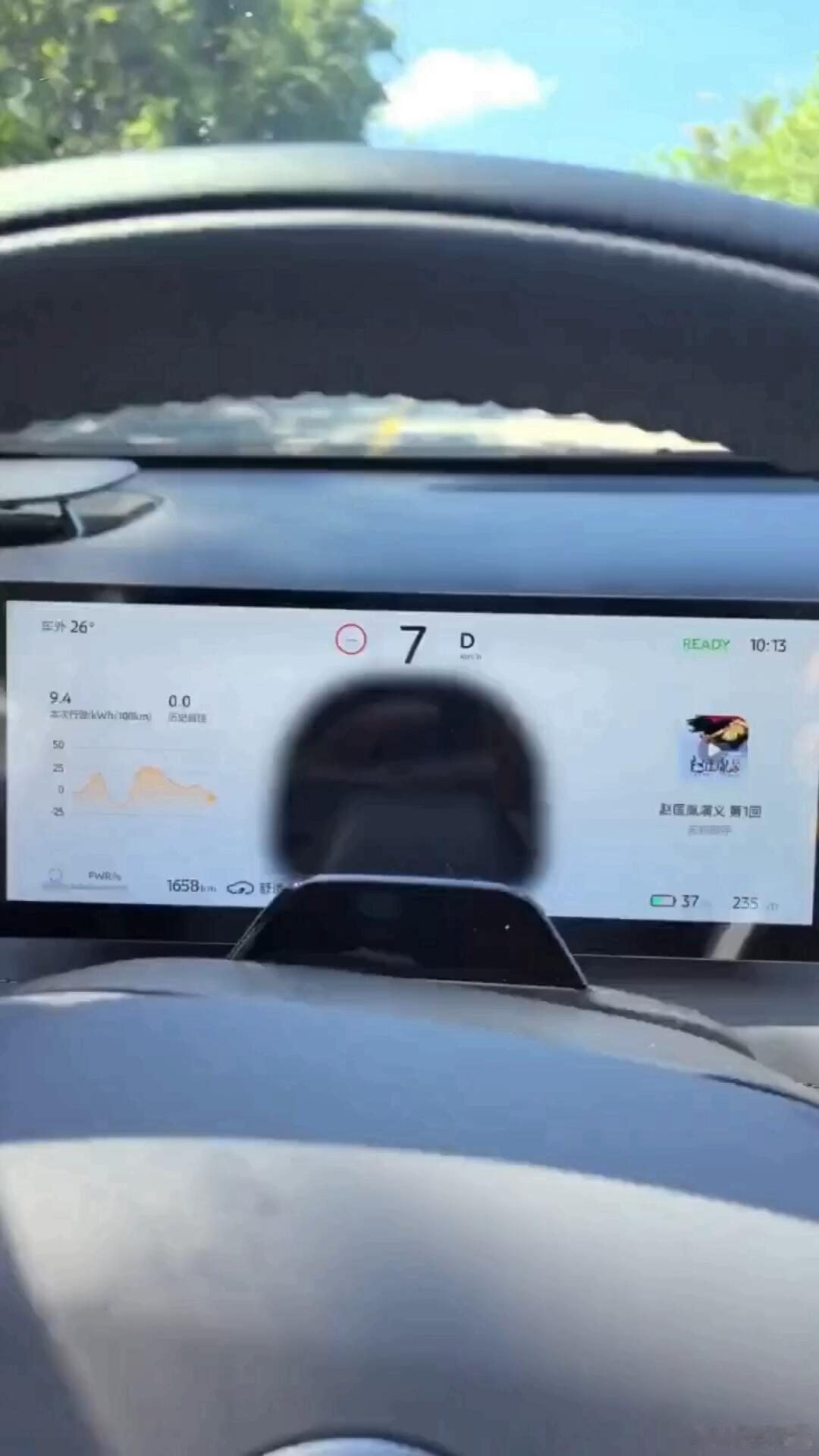 日产N7据多位车友反映，仪表盘会出现莫名其妙的黑块，重启之后又消失不见了，从图