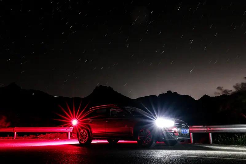 奥迪和奔驰哪个好，这还真不好说。从发动机来看，奔驰主流2.0T用48V轻