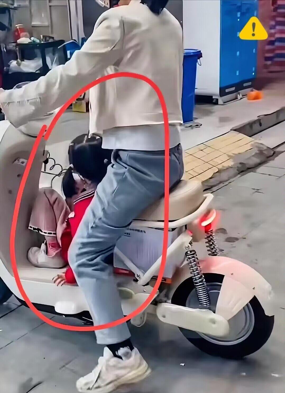 为迎合新规，我咬着牙换了新国标电动车，可这新车骑得我心里堵得慌，比吃了苍蝇还难受