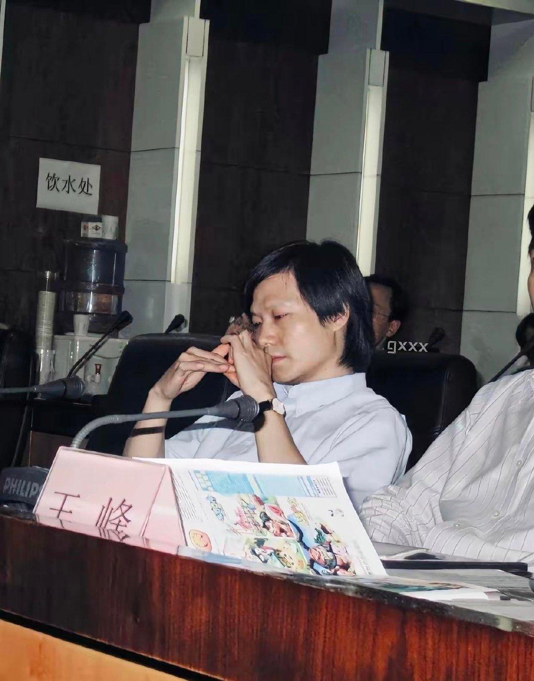 我勒个豆，这是雷军吗？放现在都能出道了​