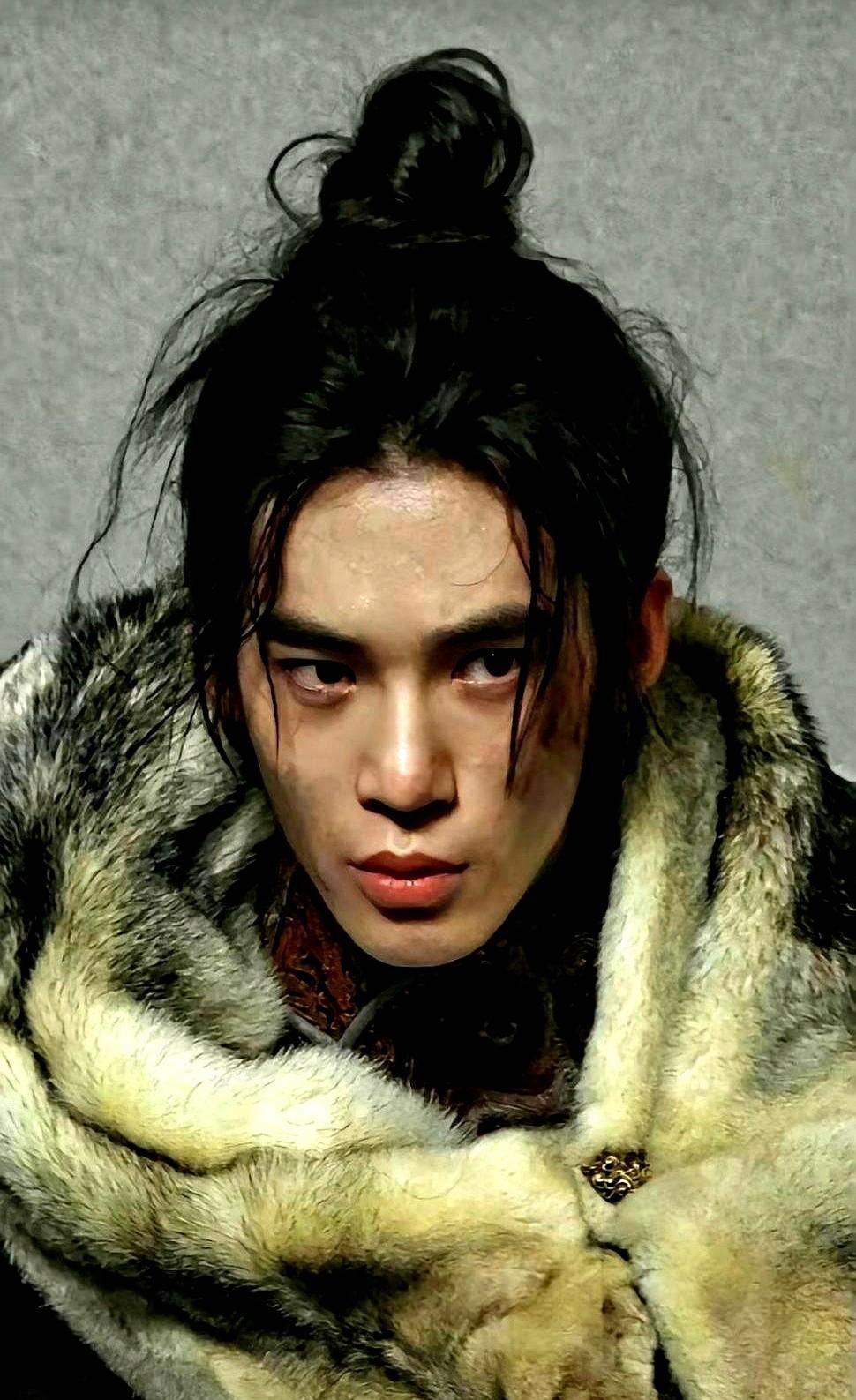 皮肤晒到溃烂脱皮，他扭头撕了春节档两部戏的合约。片酬？八位数起步。但于适把