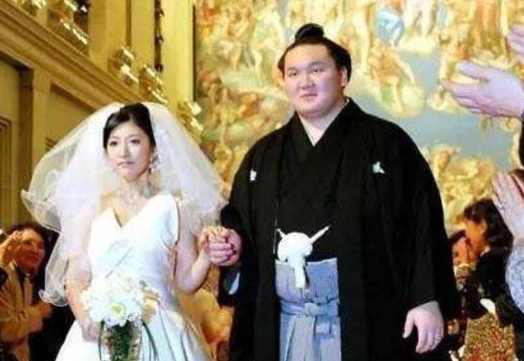 作为日本顶级财阀家族丰田集团的太子爷，同时也是2500亿美元财产的唯一继承者，他