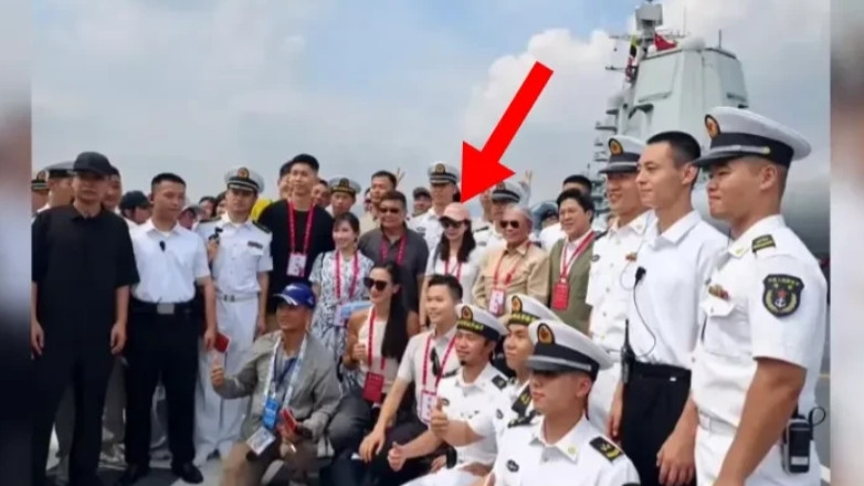 山东舰上喊“嫂子好”引热议？郭晶晶回“娘家”，霍家这细节藏着豪门真风范