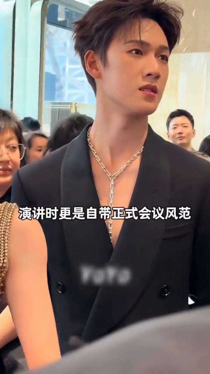 内娱真少爷。演员今昔。你以为他们只是普通明星，其实个个都是不努力就要回家继承