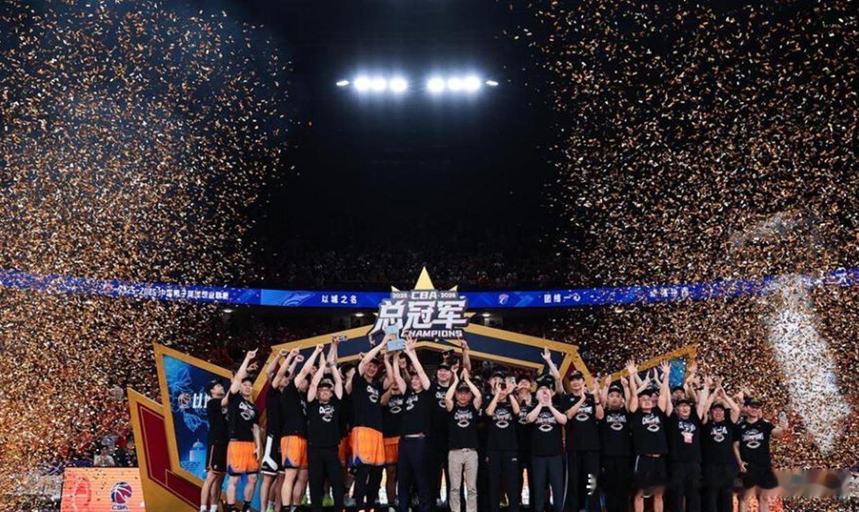 ★CBA新赛季开张，央视直播！揭幕战，10月16日晚上19:35，上海体育馆。