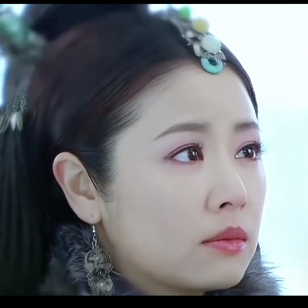 林心如的颜值放在同时期女演员里其实并不出圈的，因为她那个时期的女演员都太美了！就还珠三美里，她都是垫