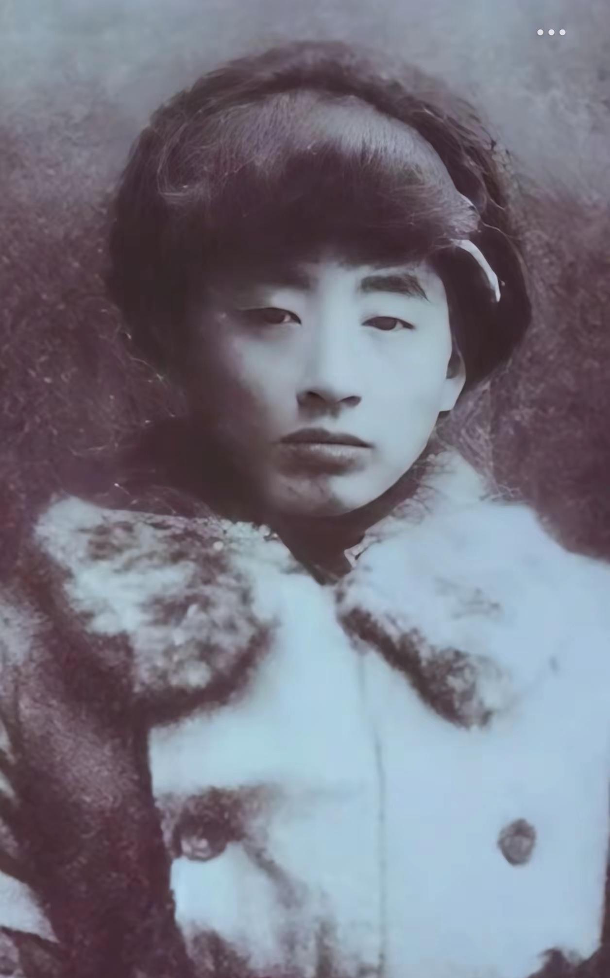 抗联名将赵尚志24岁照片年轻帅气，这张照片拍摄于1932年，这照片也是赵尚志攻打