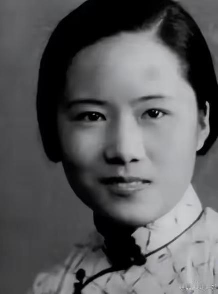 她帮美国造出原子弹，37年后回国，见到周总理第一句话是：“我找不到父母的坟了。”