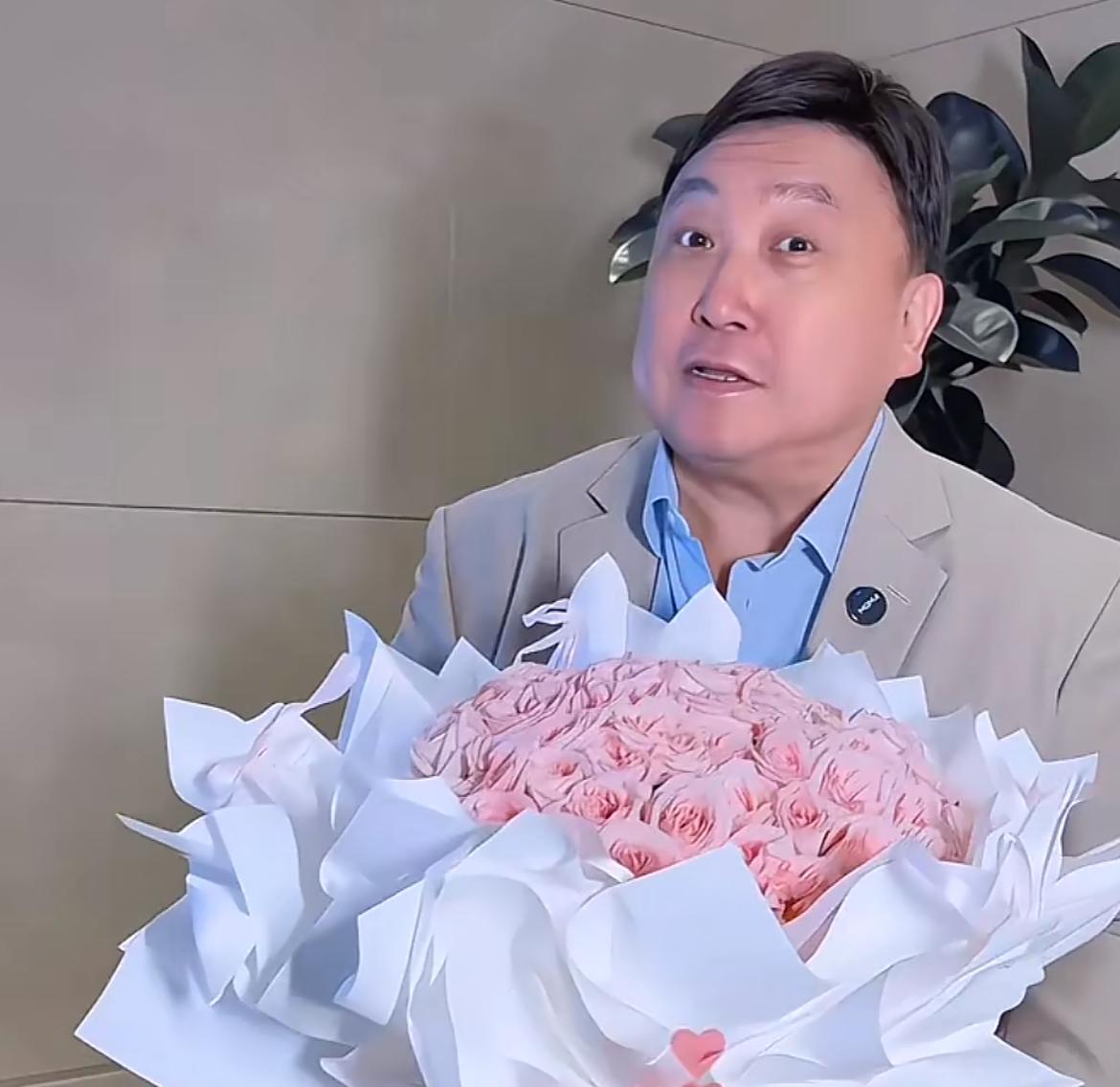 真的好羡慕王晶，王晶终于舍得晒出妻子的近照！年轻时候的丁德君真的不比任何一位晶女