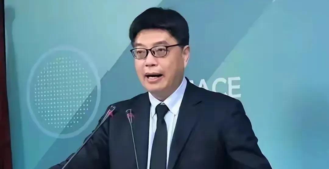 台湾地区陆委会主委邱垂正今天又跳出来威胁台湾地区的爱国艺人了，邱垂正威胁称，如果