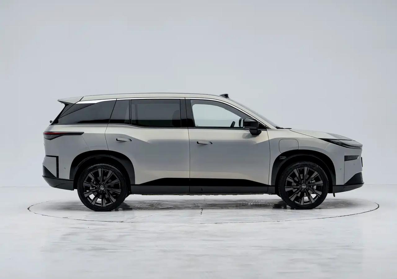 铂智3X后期车型：哨兵模式全系标配智驾生态双升级广汽丰田铂智3X后期车型将