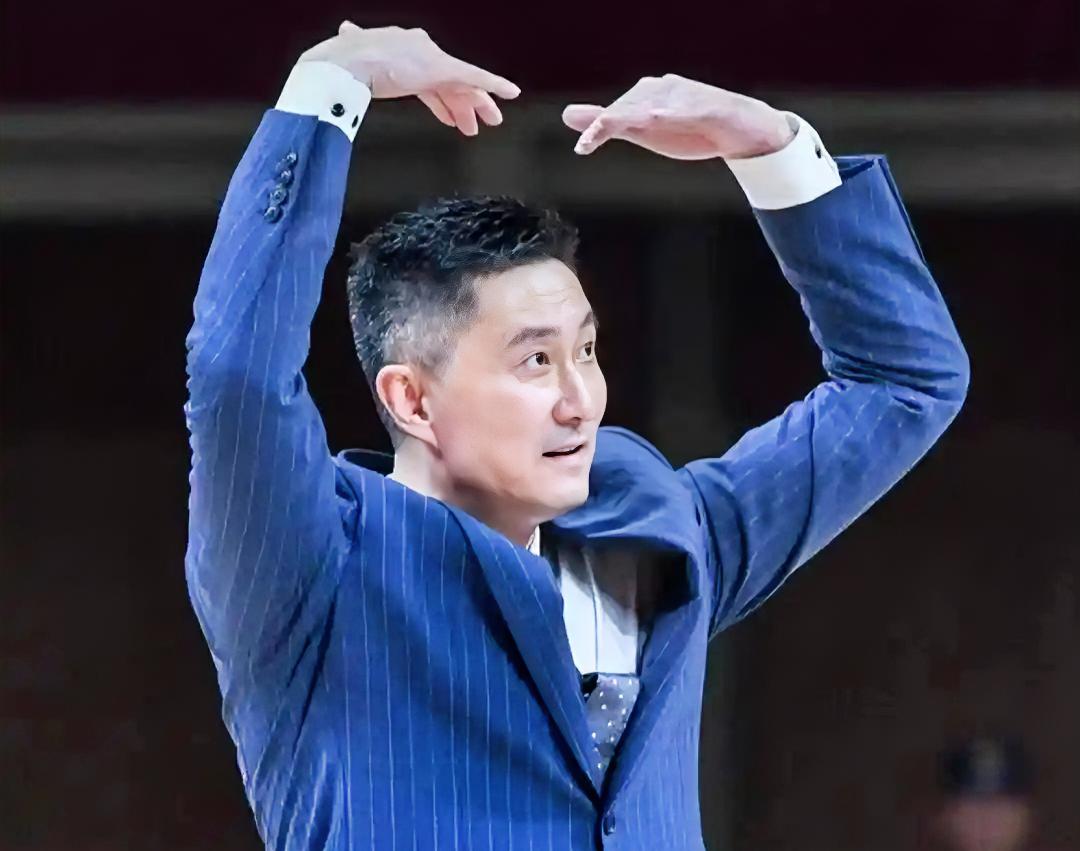 朱芳雨：杜指导，这么多套阵容练过后，是不是还是有球的徐杰无球的胡明轩更好用？？