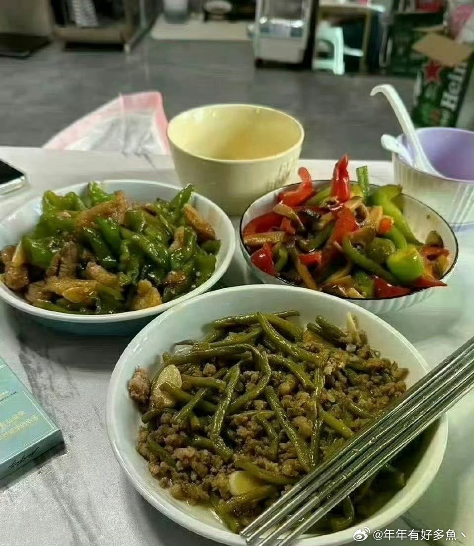 左边是前妻做的，右边是现在老婆做的。这说明了什么