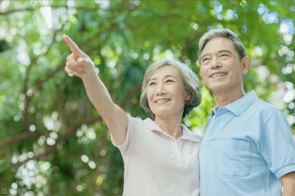 我家楼下的老张把房子贱卖了，价格只有同类房子的价格一半。老张是铁路上退休的，今