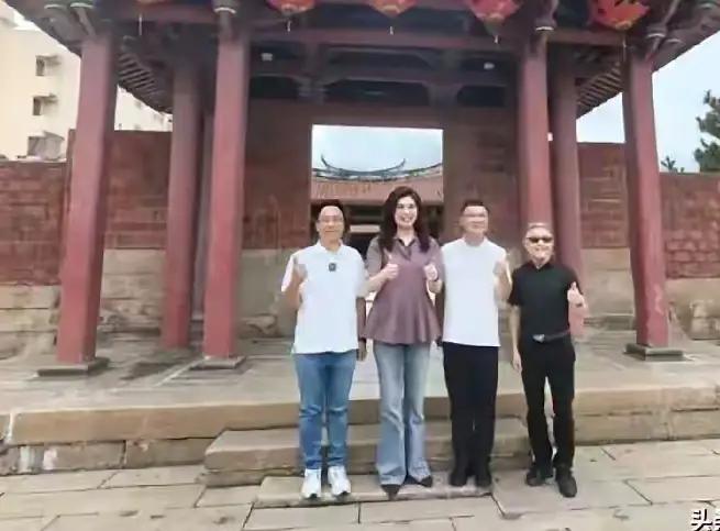 登记前一日，郑丽文第五次南下彰化，看得出来对这一席相当看重。此行对外说是观光参
