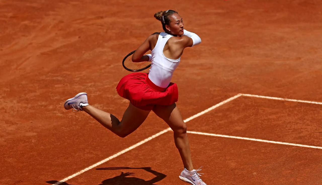 郑钦文送油条横扫达尼洛维奇晋级WTA1000｜罗马站32强首战告捷！本场比赛郑