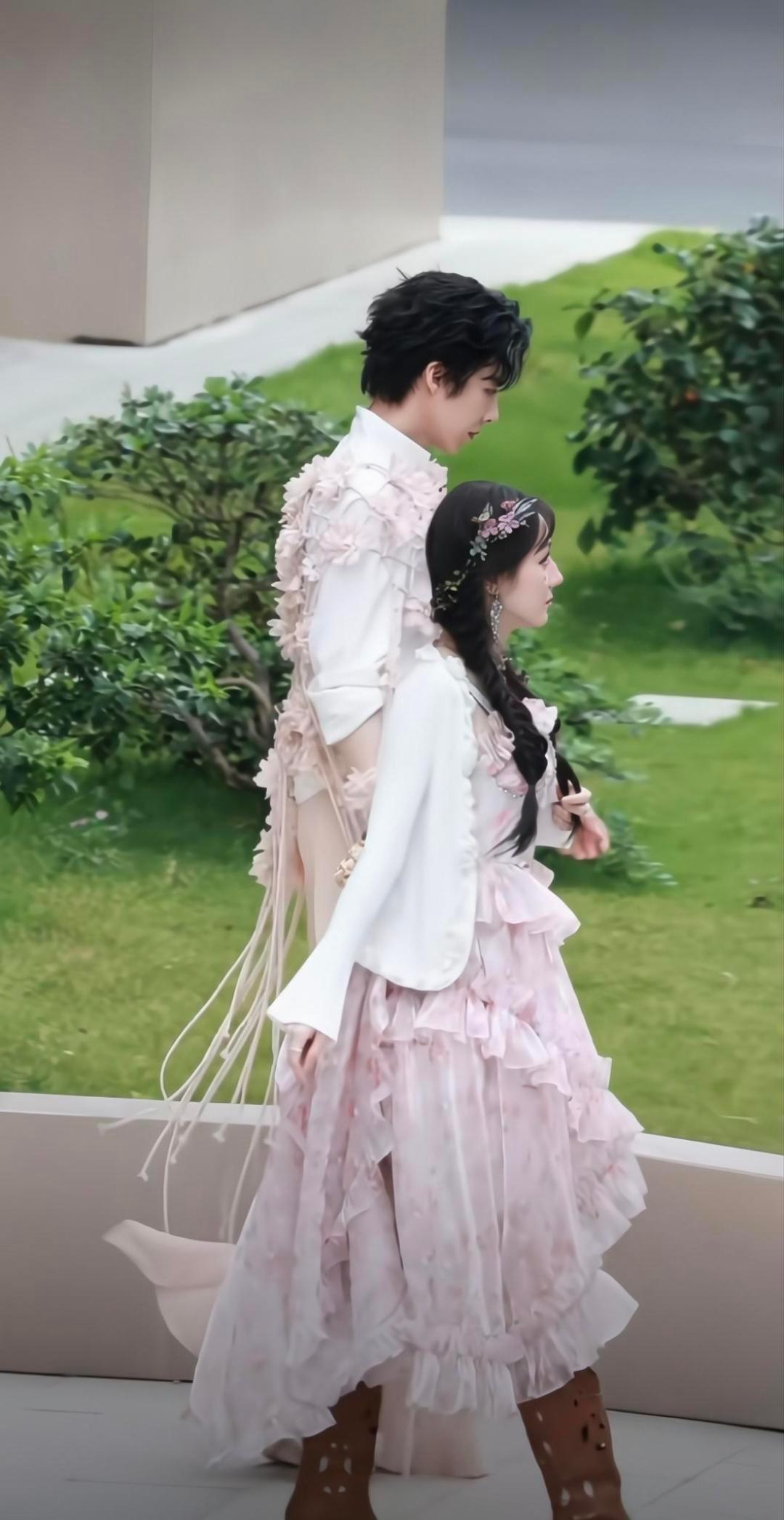 刘宇宁唱迪丽热巴白日提灯ost哇塞，刘宇宁唱了热巴《白日提灯》的ost《若能在你