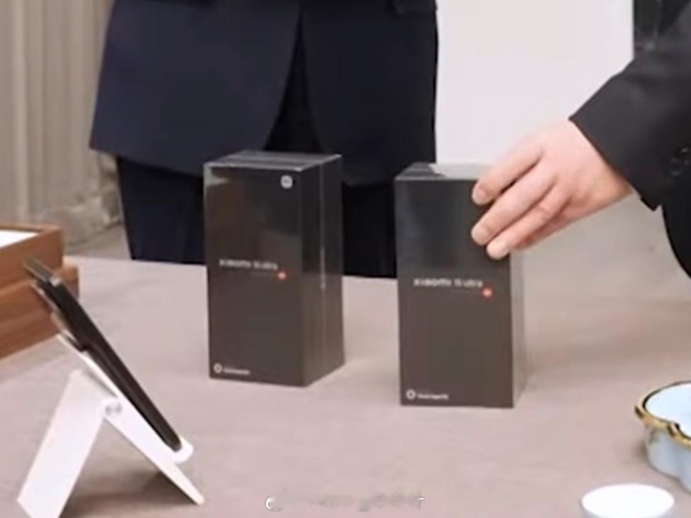 送了韩国总统两台小米15Ultra，中国制造排面！[墨镜]​​​