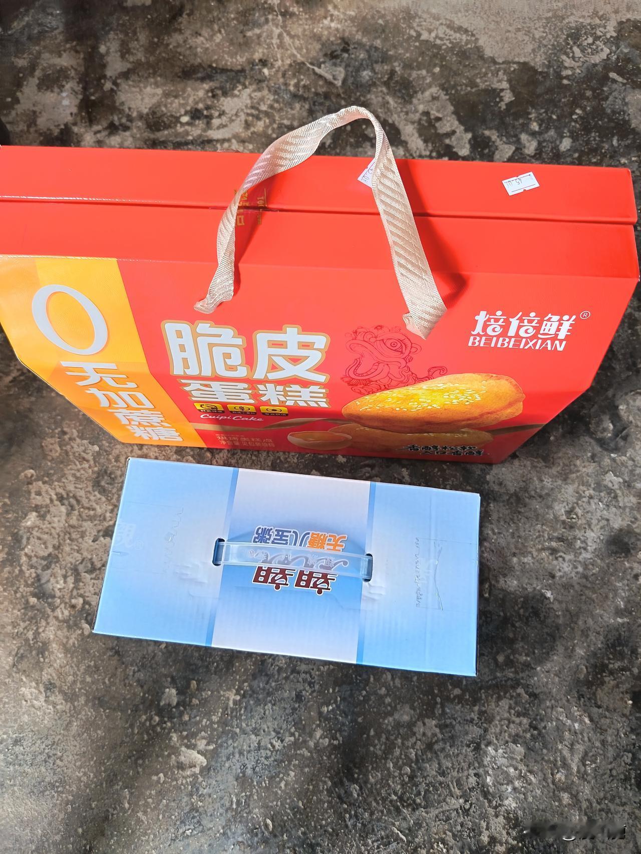 中秋节过去了，但我心里这口气憋着不舒服！昨天晚上，我二姐拎着两样礼品，哭着来