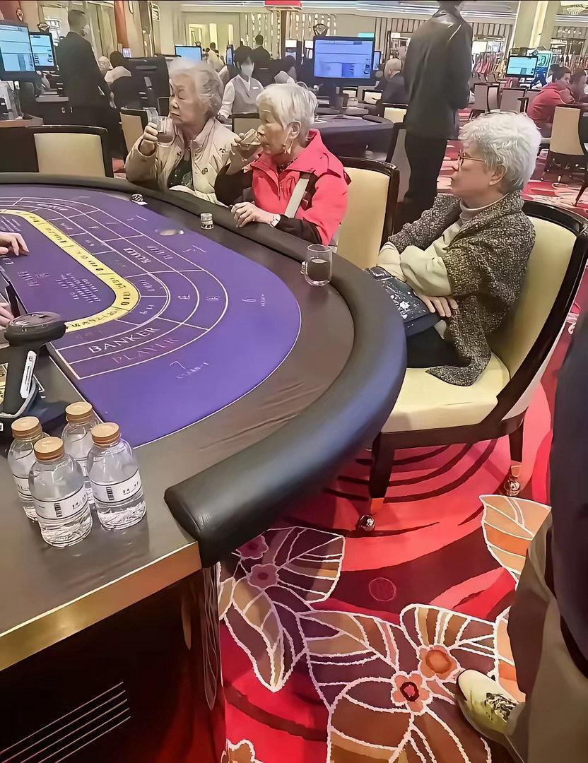 这一看就是高工资退休人员啊