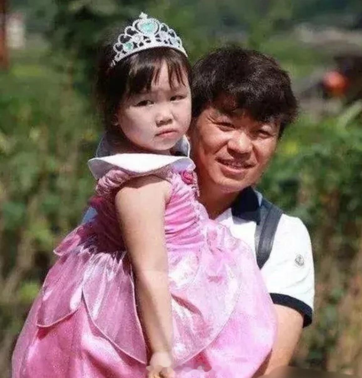 太长时间没看见，王宝强的女儿居然都长这么大了