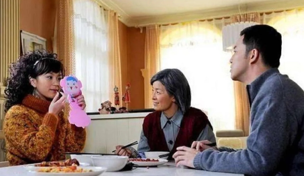 河南宝妈控诉婆家因孩子随母姓剥夺继承权：拆迁三套房全给小叔子，亲孙儿遭冷暴力！