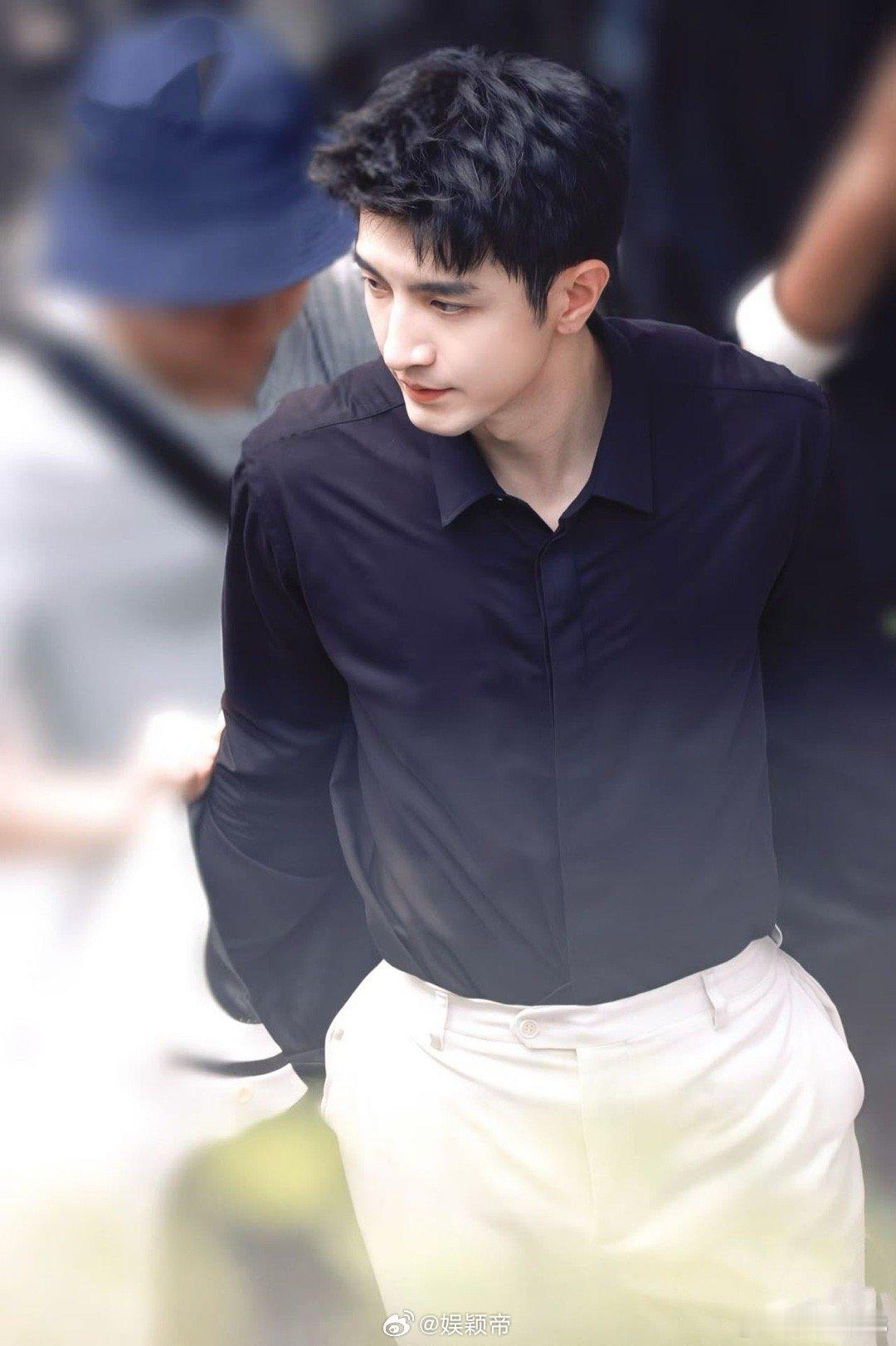 金瀚海贼王登场通通躲开以前叫他糙汉船长，现在得尊称一声斯文霸总！金瀚在《繁花深