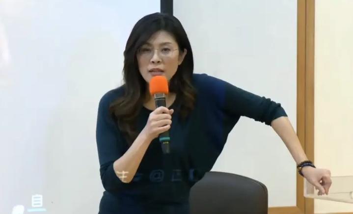 郑丽文公然表态：我从来都没有否认“我是中国人”！在12月22日，郑丽文在东吴大学