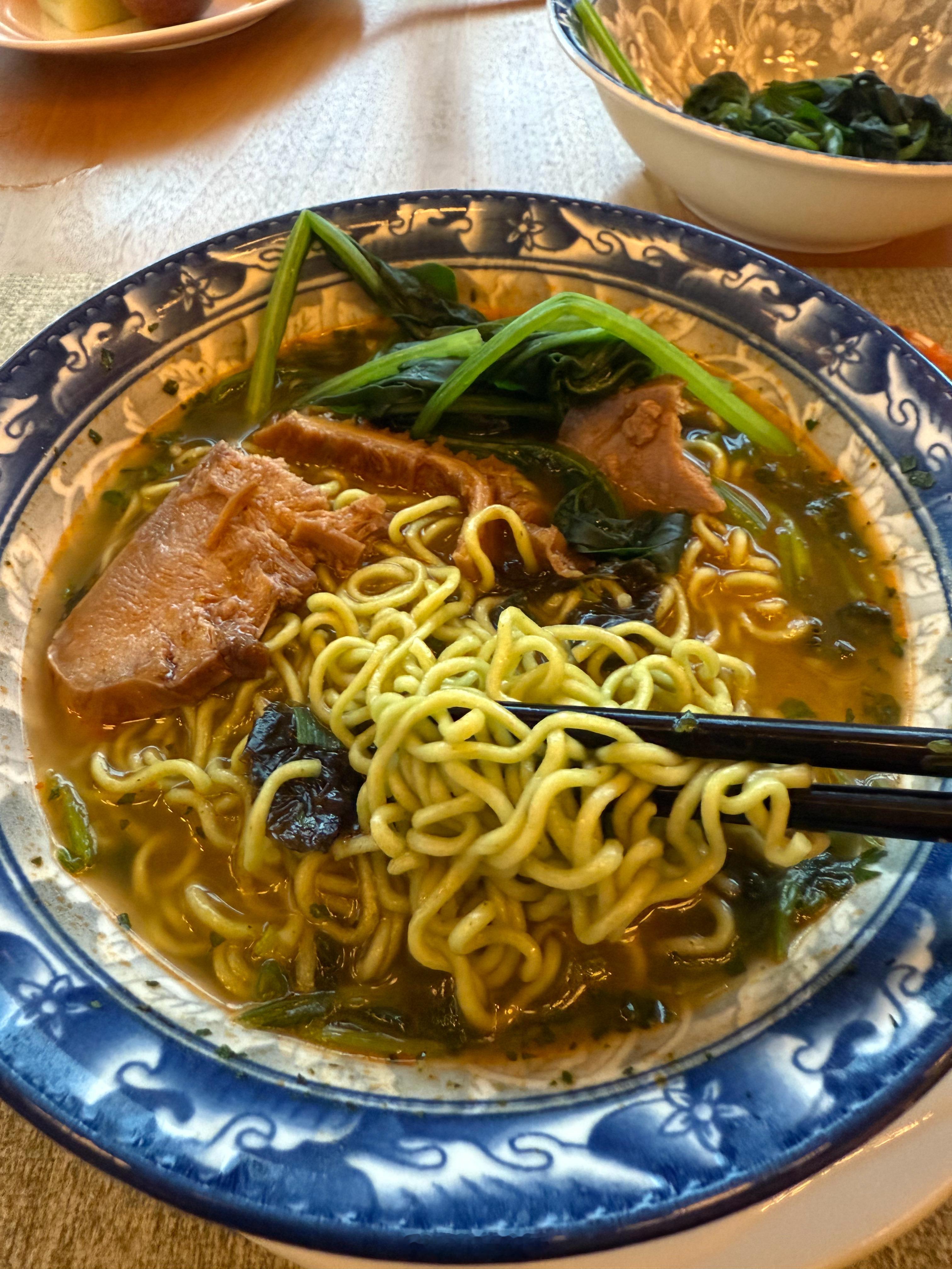 好久没吃怪想的，偶尔吃一顿泡面，真的是好吃啊！​​​