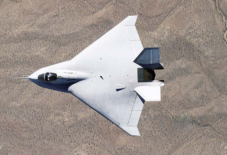 看完这个背影，就不许再说F-35肥了​​​