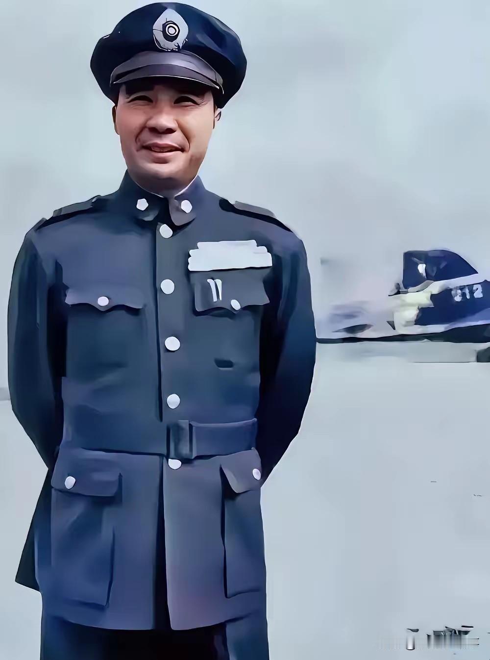 1941年，日军用毒气攻下高安城，74军军长王耀武看着满地的国军尸体悲痛欲绝，这