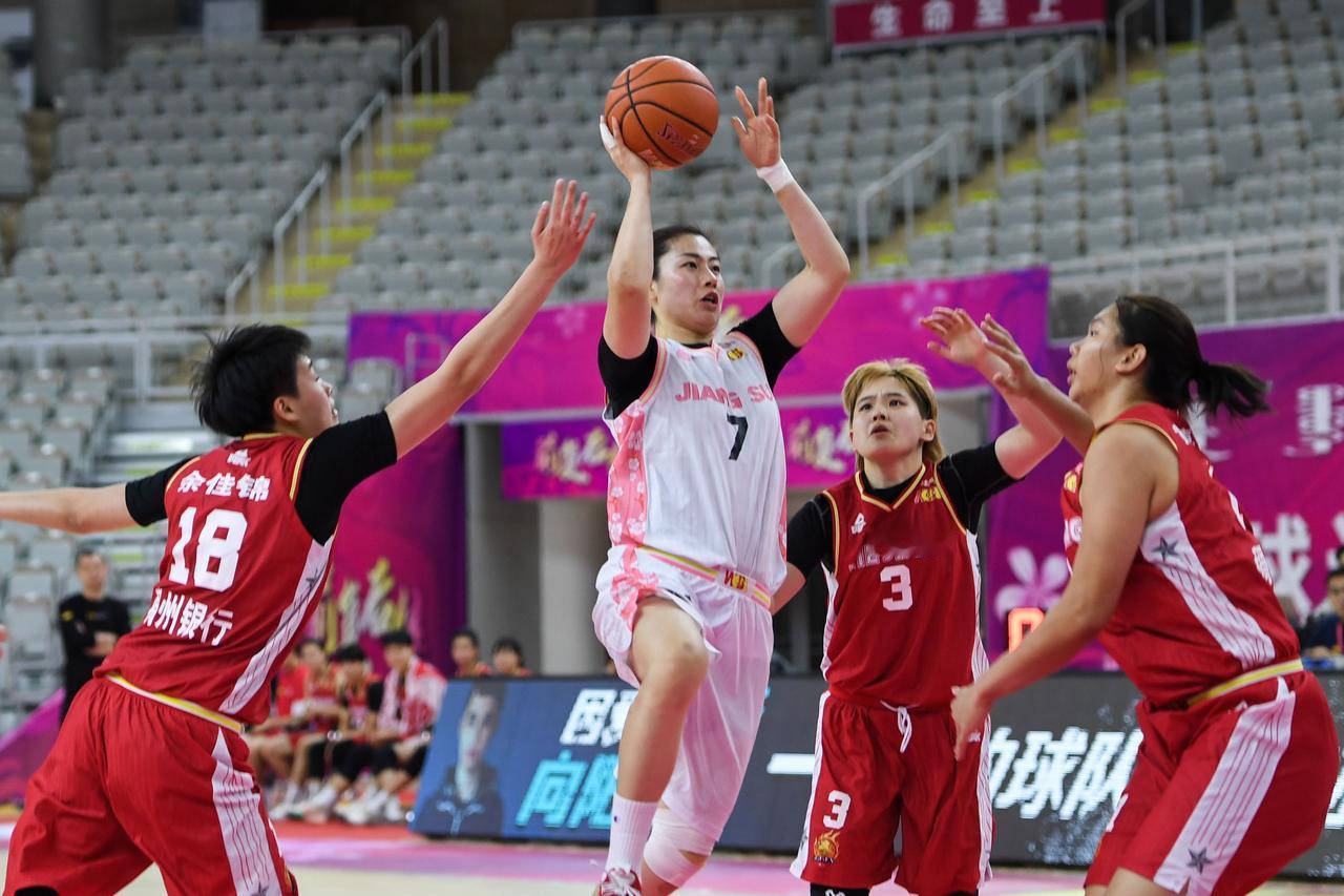 WCBA新赛季还未开打,但似乎已困难重重!首先,有WCBA联赛的赞助商退出,