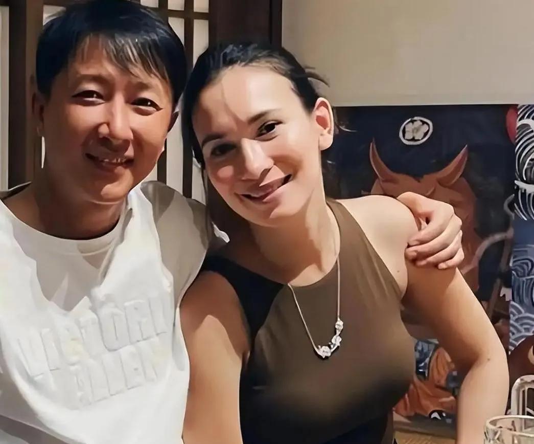 反转太绝！卢靖姗官宣二胎直接打懵质疑者！上个月她自曝和韩庚因作息不同分房睡，